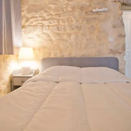 Isaure - Stylish Sorbonne District Parigi