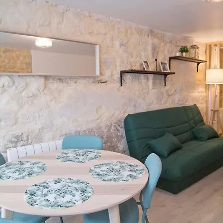 Apartment In The 5th *
